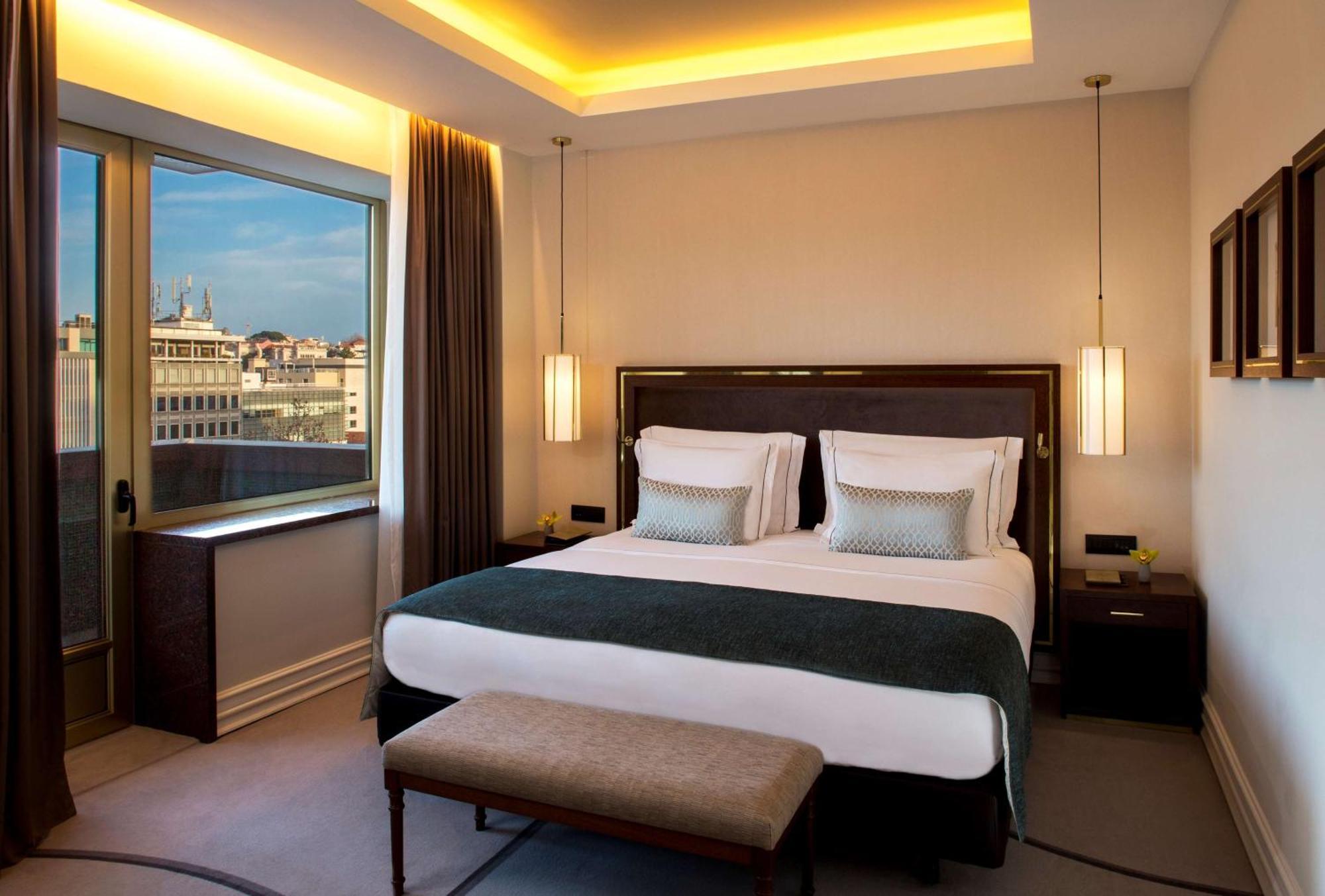 Tivoli Avenida Liberdade Lisboa - A Leading Hotel Of The World Екстер'єр фото A bedroom at the Four Seasons Hotel, London