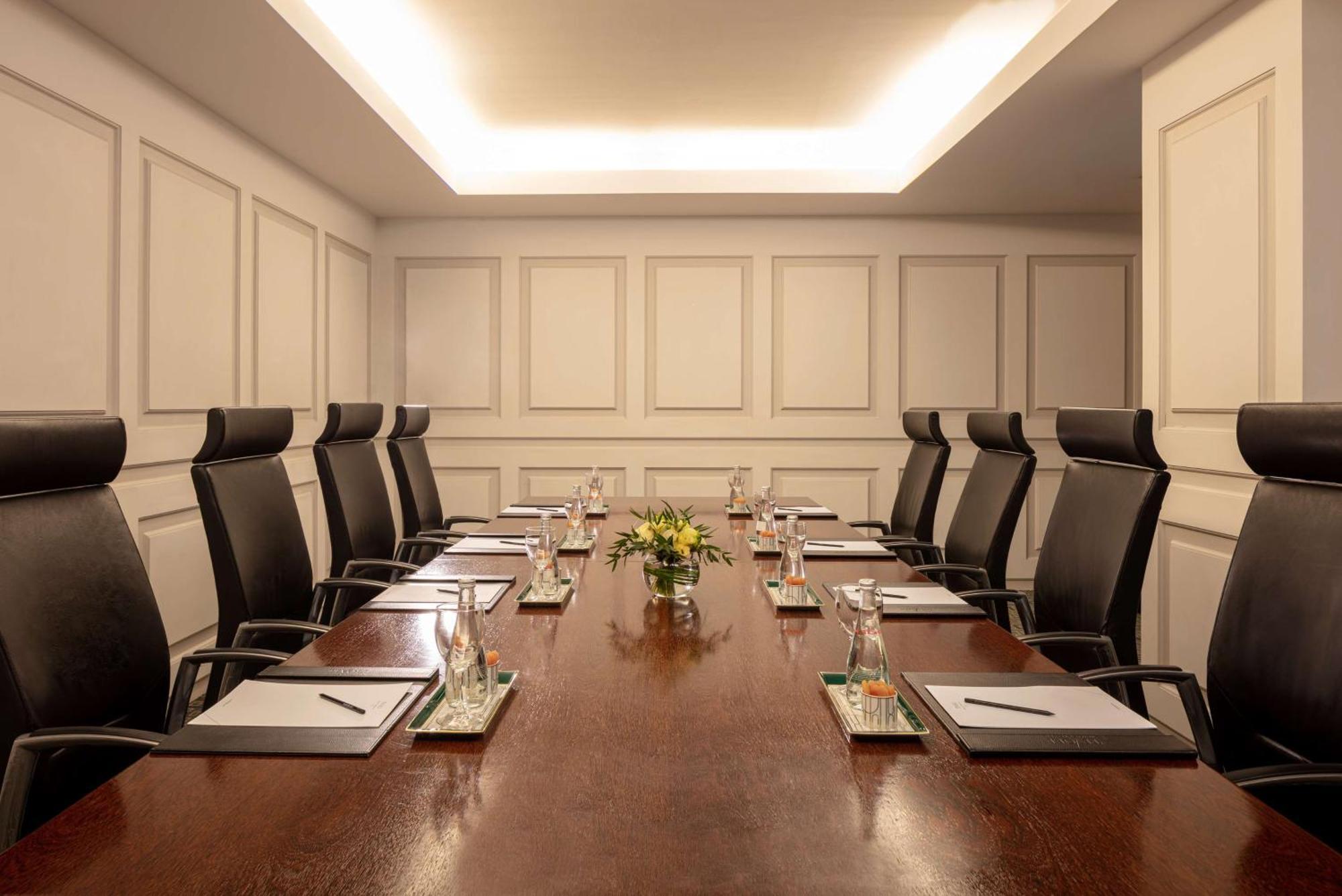 Tivoli Avenida Liberdade Lisboa - A Leading Hotel Of The World Екстер'єр фото Boardroom at the Four Seasons Hotel, London